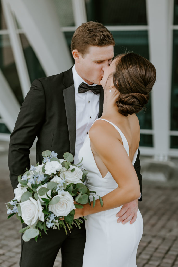 Bride and groom kissing at the Milwaukee Art Museum 